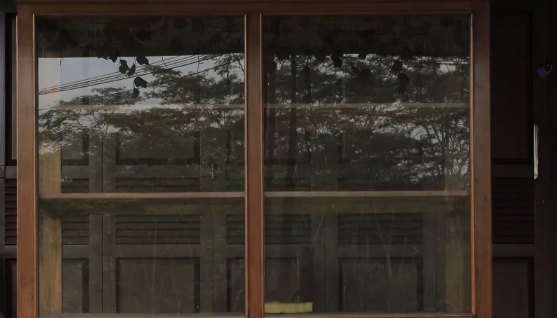 Czy witryny z przeszkleniami dominują wizualnie we wnętrzu?