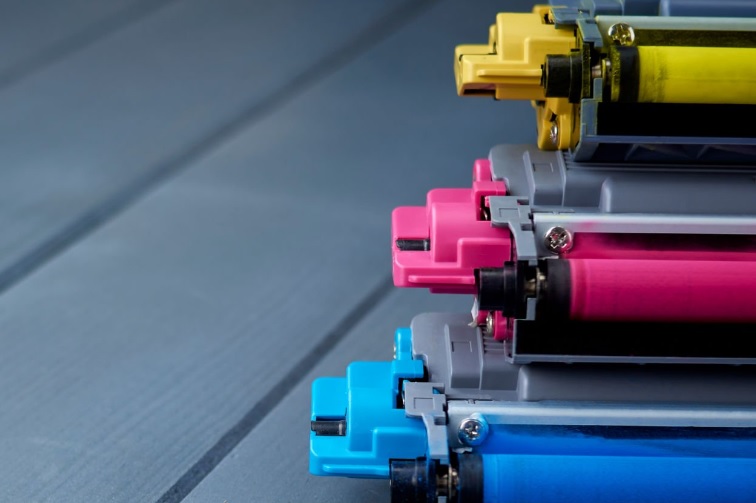 Jak rozpoznać podrabiane tonery i nie dać się nabrać na „okazje”?